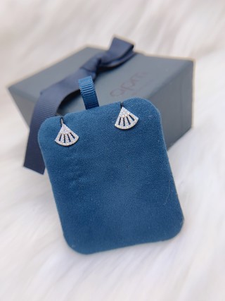 APM Monaco Baby Fan Shell Silver Earrings 2021 Style view 7