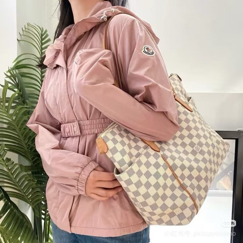 Nike Windrunner Jacket Pink UA Replica view