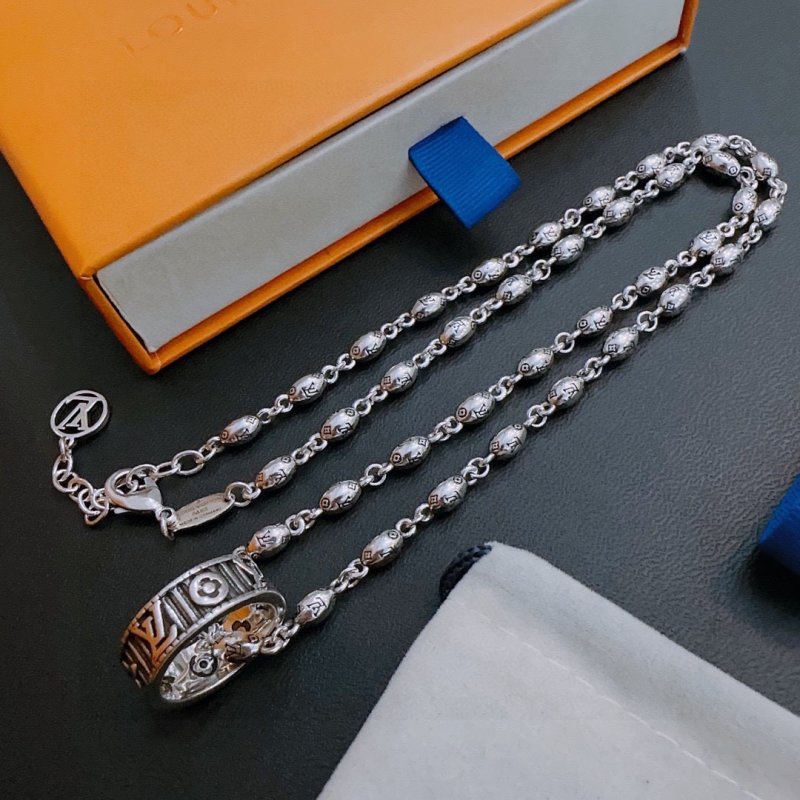 Louis Vuitton LV Vintage Silver Chain Necklace Replica view