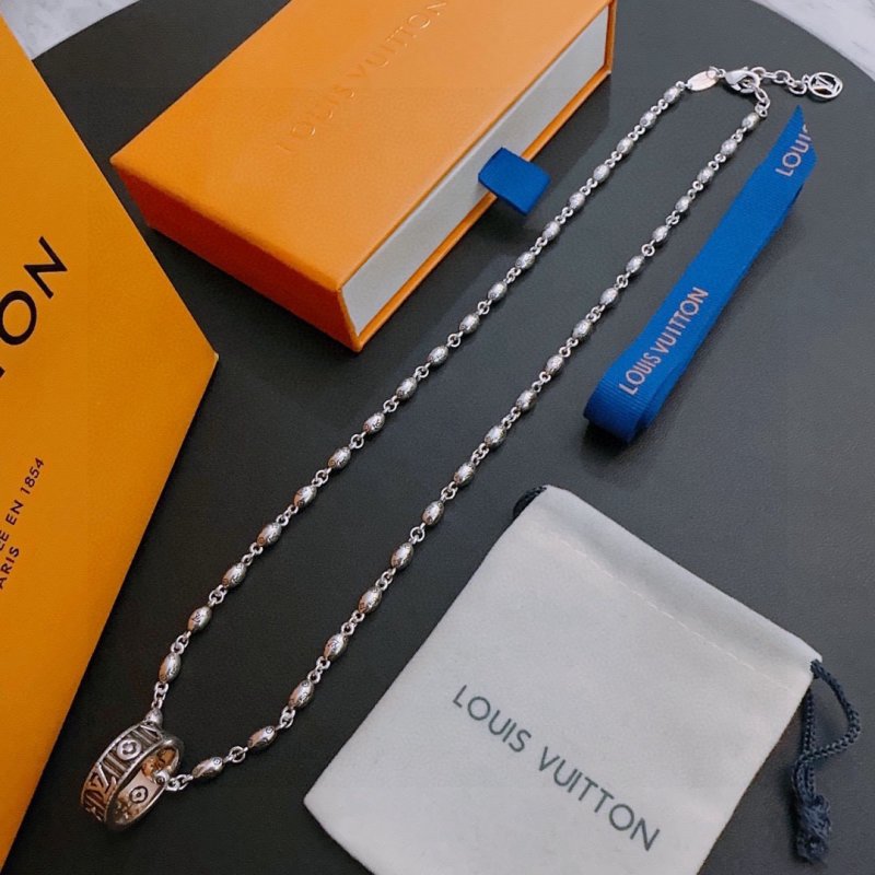 Louis Vuitton LV Vintage Silver Chain Necklace Replica view