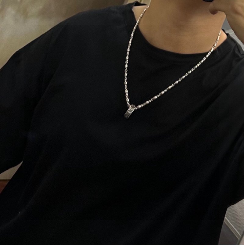 Louis Vuitton LV Vintage Silver Chain Necklace Replica view