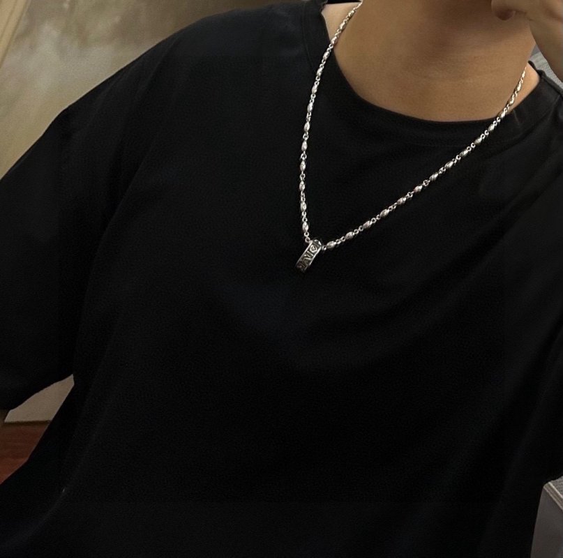 Louis Vuitton LV Vintage Silver Chain Necklace Replica view