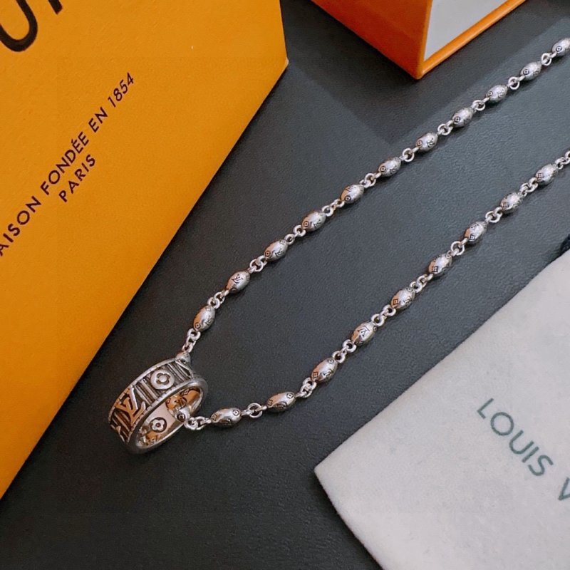 Louis Vuitton LV Vintage Silver Chain Necklace Replica view