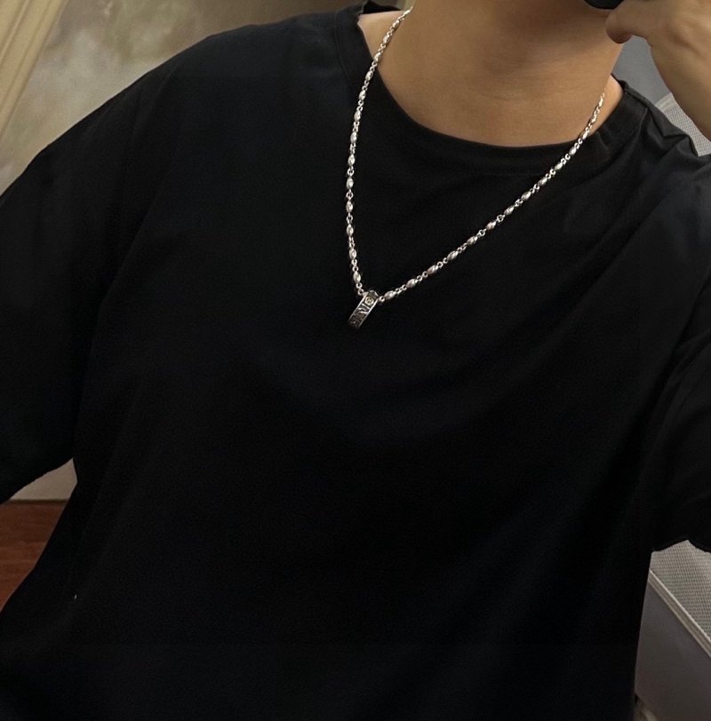 Louis Vuitton LV Vintage Silver Chain Necklace Replica view