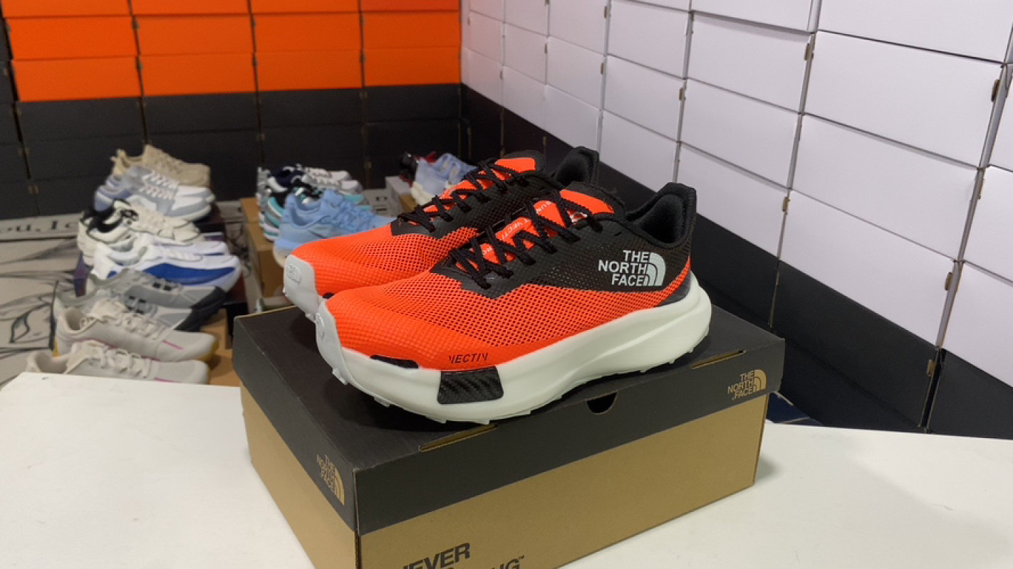 The North Face VECTIV Pro 2 Trail Running Shoe - Orange/Black