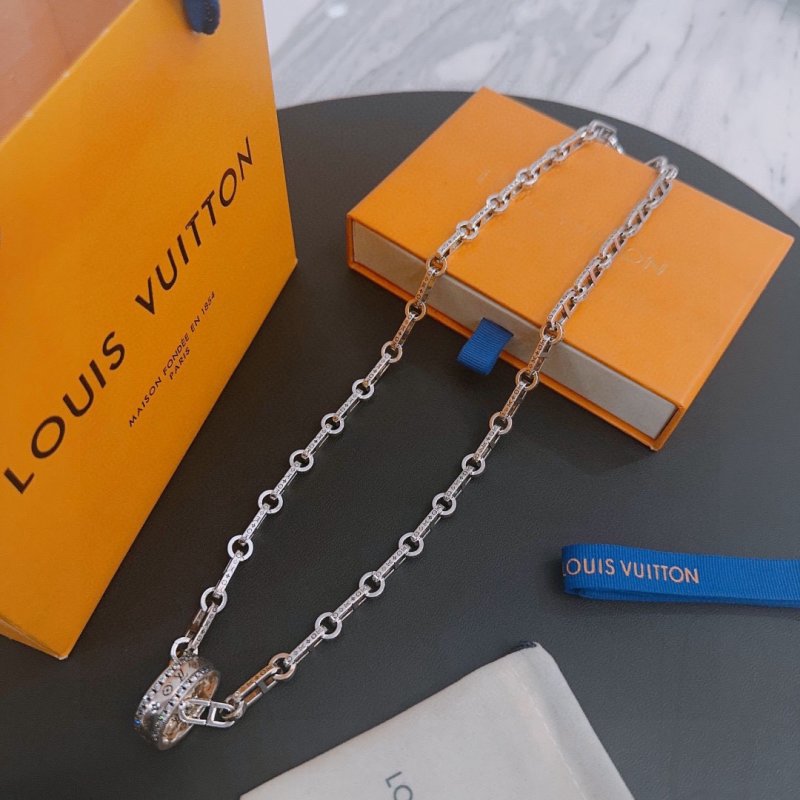 Louis Vuitton LV Monogram Chain Necklace Silver - Replica view