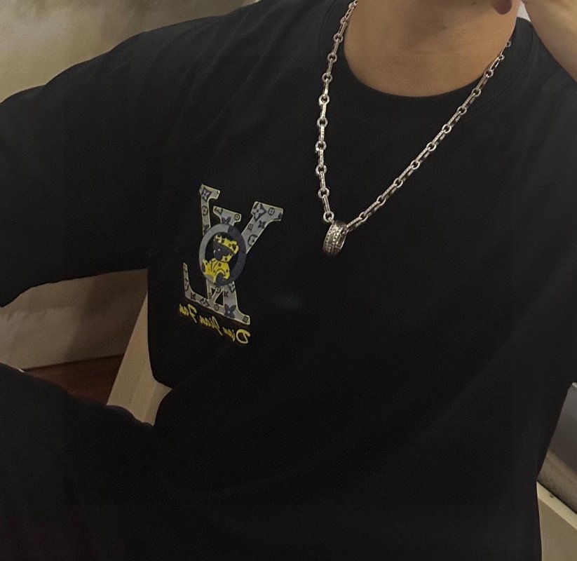 Louis Vuitton LV Monogram Chain Necklace Silver - Replica view
