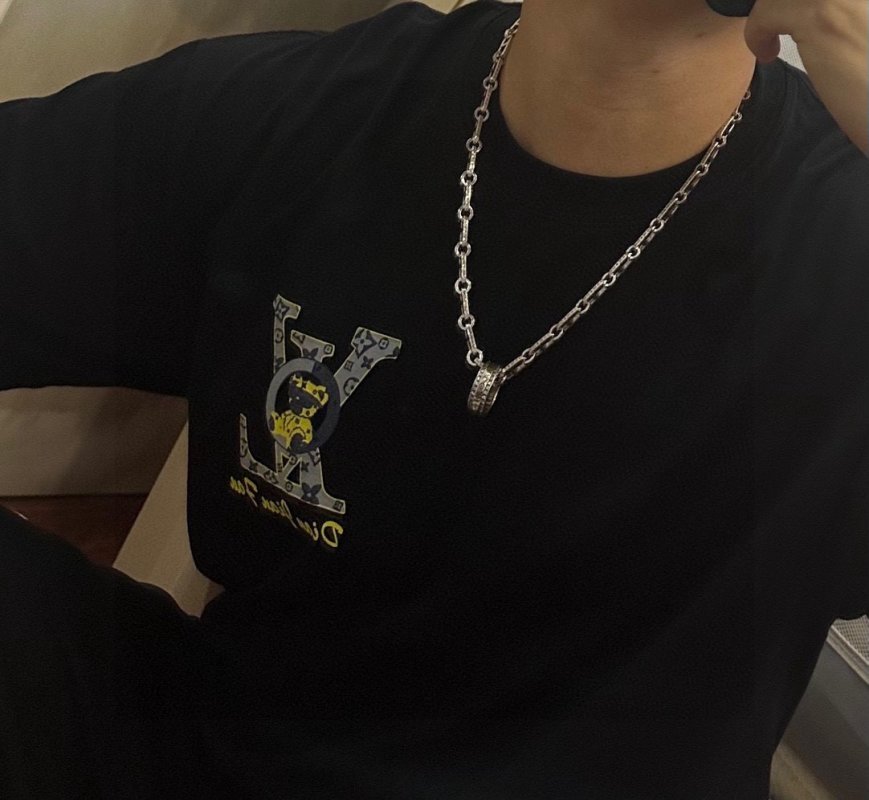 Louis Vuitton LV Monogram Chain Necklace Silver - Replica view