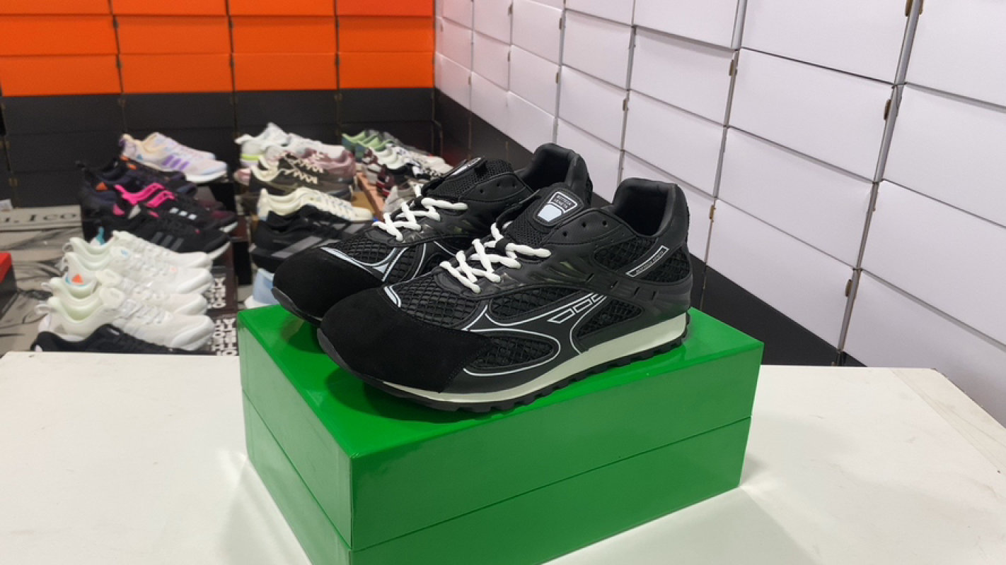 Bottega Veneta Orbit Lace-up Low Sneakers Black White