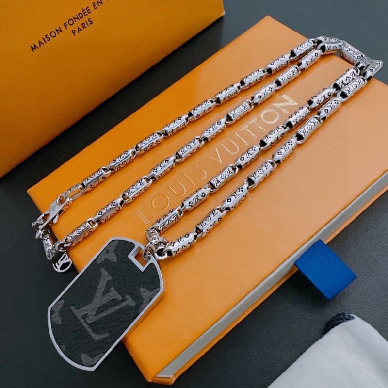 Louis Vuitton LV Monogram Chain Necklace Silver - Replica view