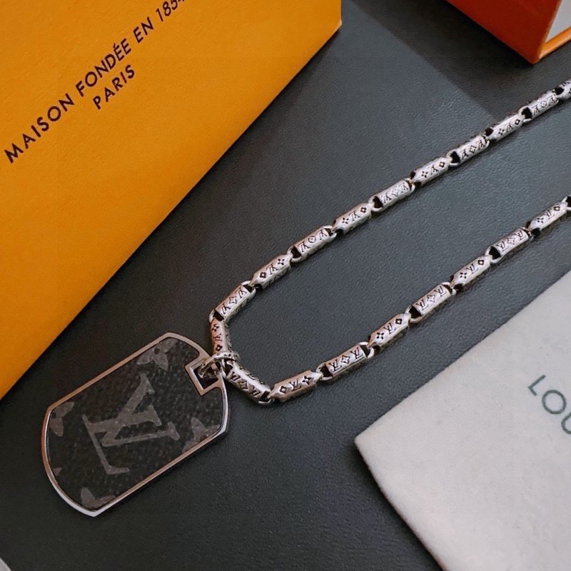 Louis Vuitton LV Monogram Chain Necklace Silver - Replica view