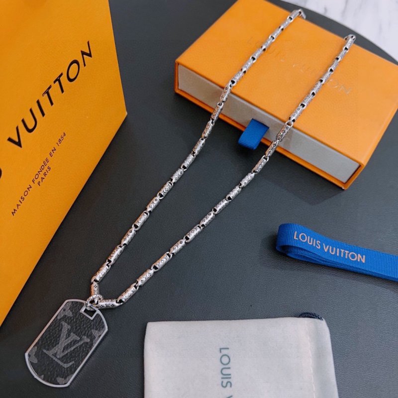 Louis Vuitton LV Monogram Chain Necklace Silver - Replica view