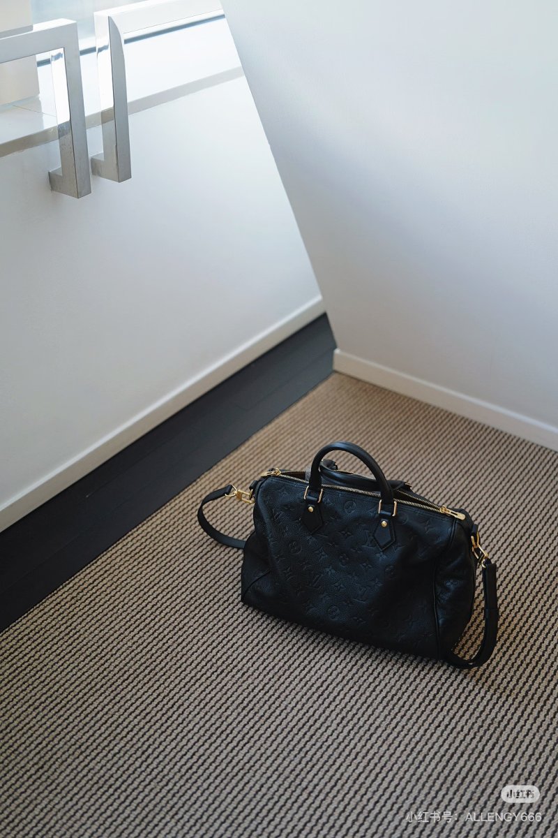 Louis Vuitton Speedy 30 Black Epi Leather Handbag