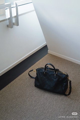 Louis Vuitton Speedy 30 Black Epi Leather Handbag