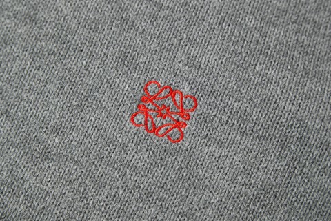 Loewe 23FW Small Embroidered Crew Neck Sweater Gray view 4
