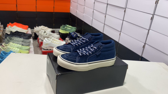 Vans Sk8-Mid Navy White Suede Skate Shoe