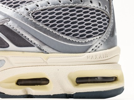 Nike Air Max Moto 2K Silver Cream Low-Top Running Shoe view 7