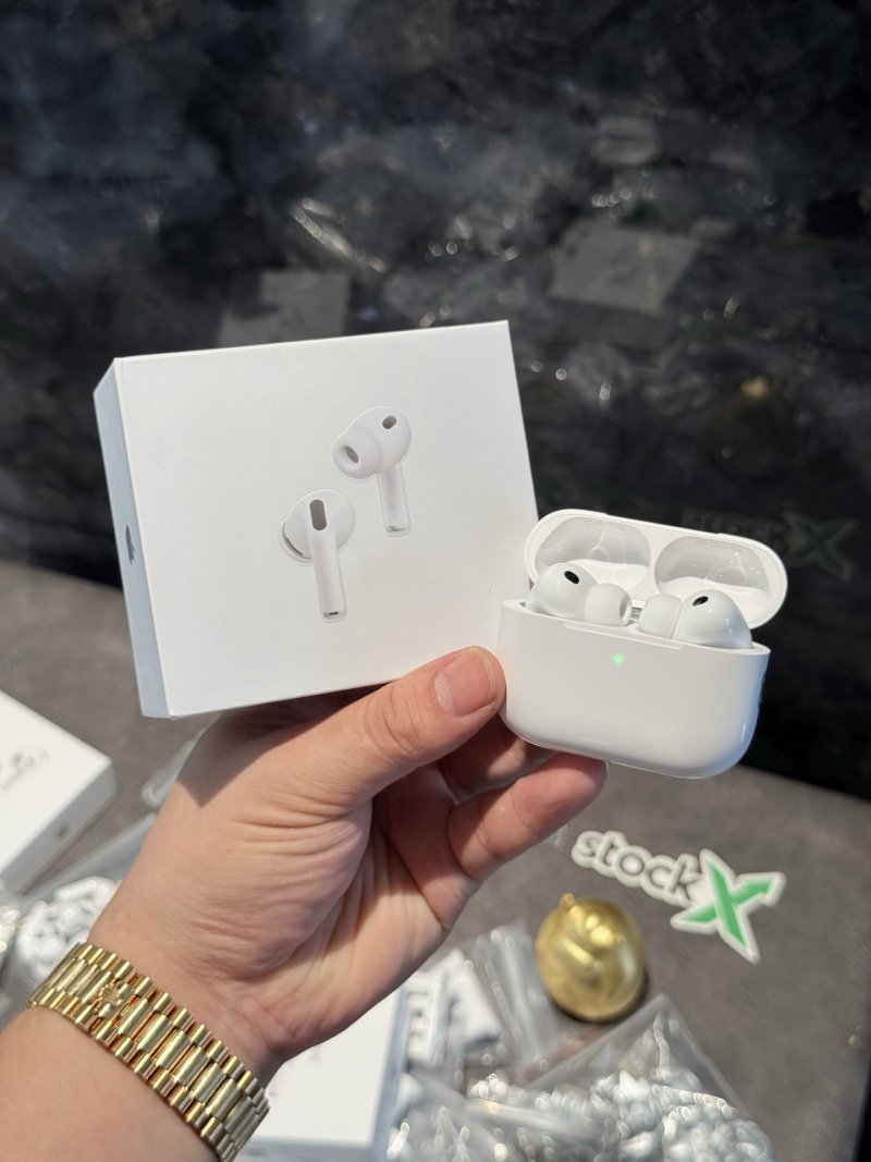 Apple AirPods Pro 3 Green X Edition 1:1 UA Replica view