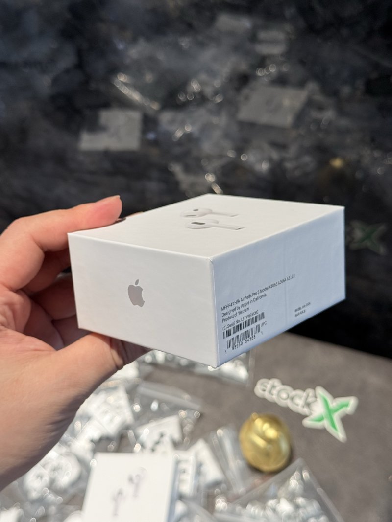 Apple AirPods Pro 3 Green X Edition 1:1 UA Replica view
