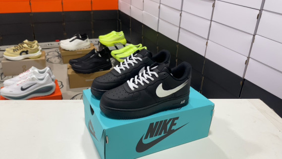 Nike Air Force 1 '07 Low Black White Casual Sneaker