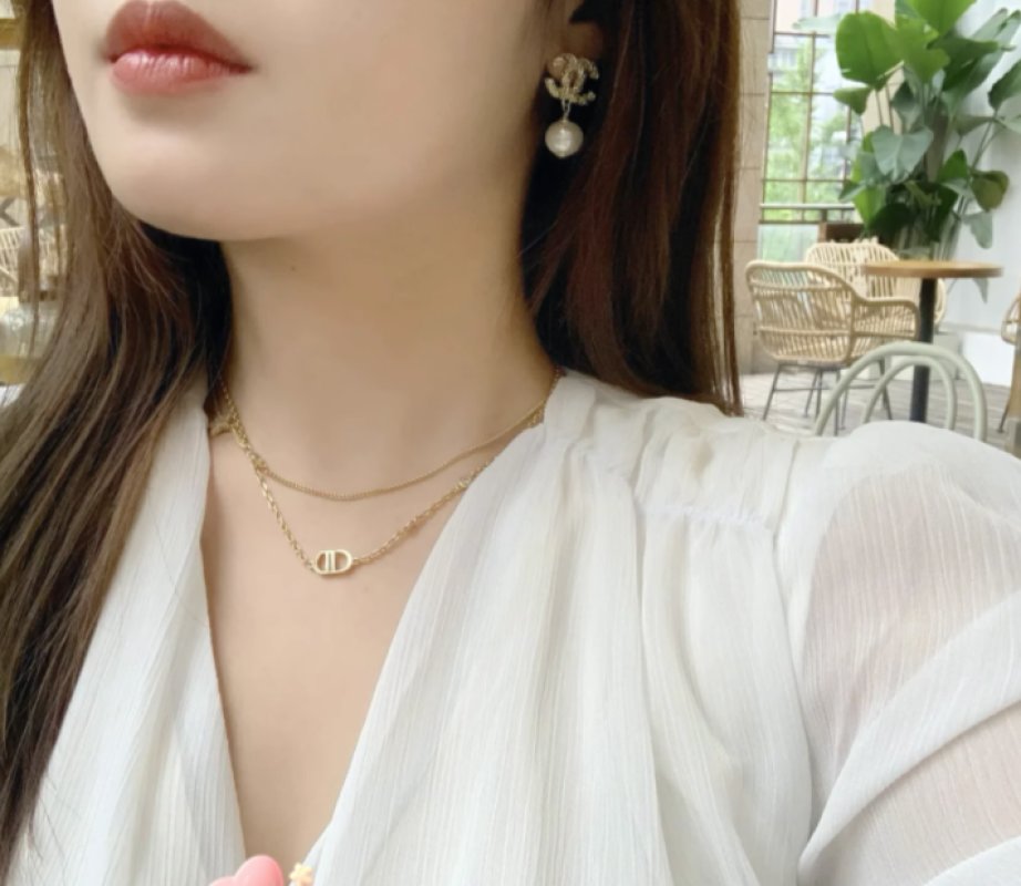 Dior CD Letter Double Layer Five Star Crystal Lock Collarbone Chain view