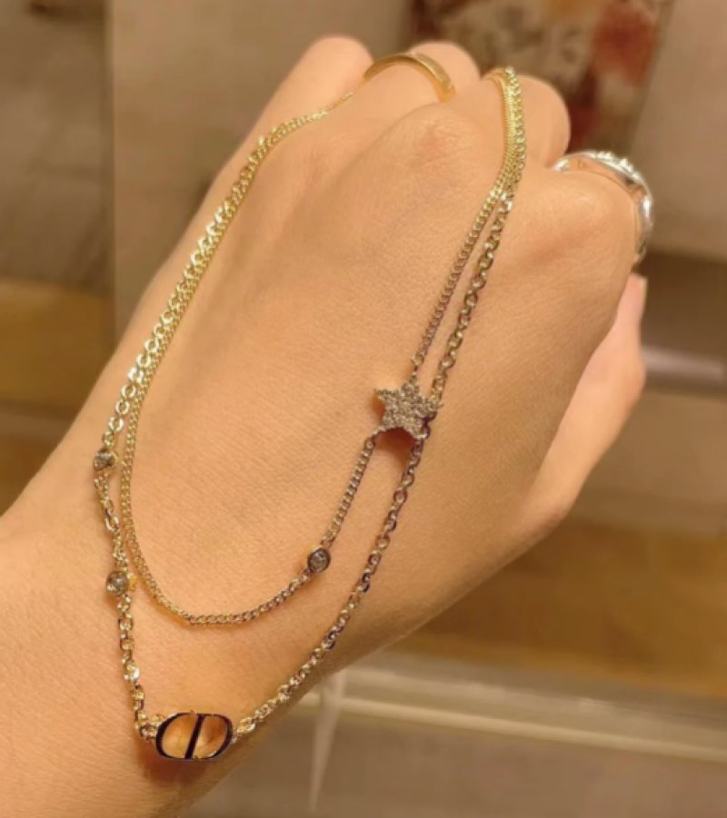 Dior CD Letter Double Layer Five Star Crystal Lock Collarbone Chain view