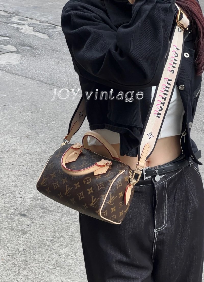 Prada Re-Edition 2005 Black Nylon Shoulder Bag view