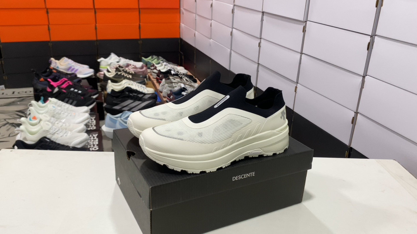 Descente Primer Slip On Max Trail Running Shoe Cream