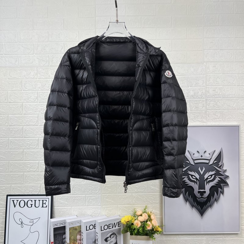 Moncler Acorus Lightweight Puffer Jacket Black view