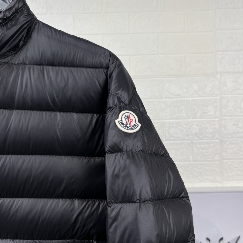 Moncler Acorus Lightweight Puffer Jacket Black view