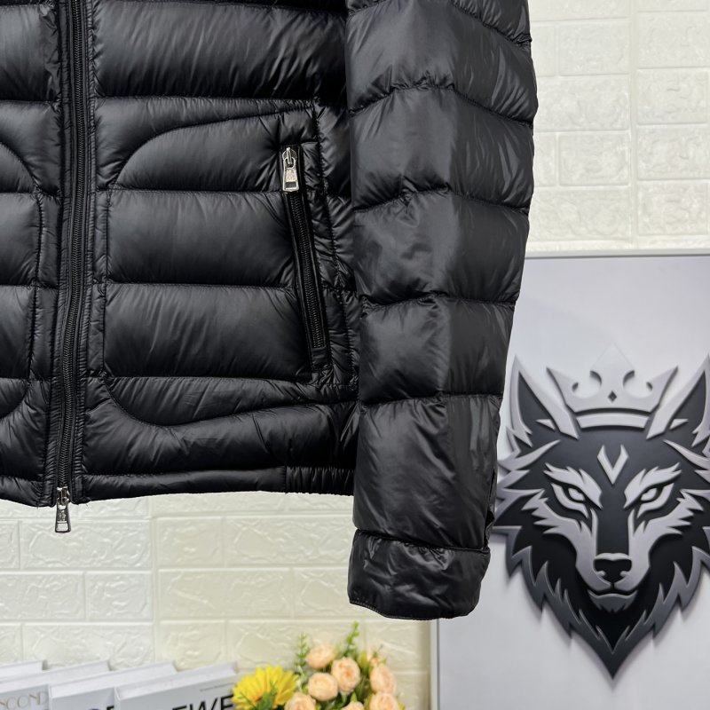 Moncler Acorus Lightweight Puffer Jacket Black view