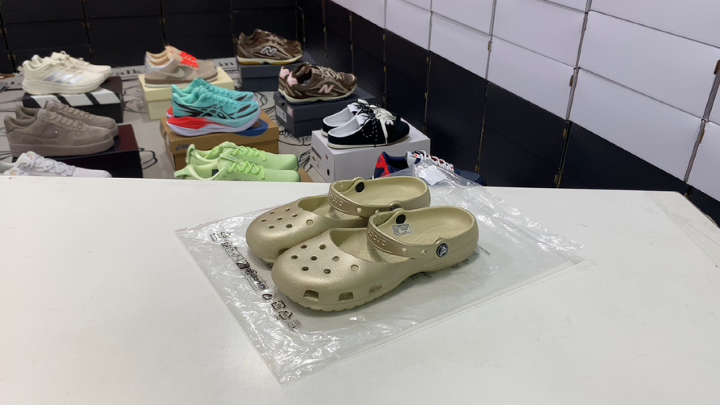 Crocs Echo Mary Jane Clog Sandstone UA