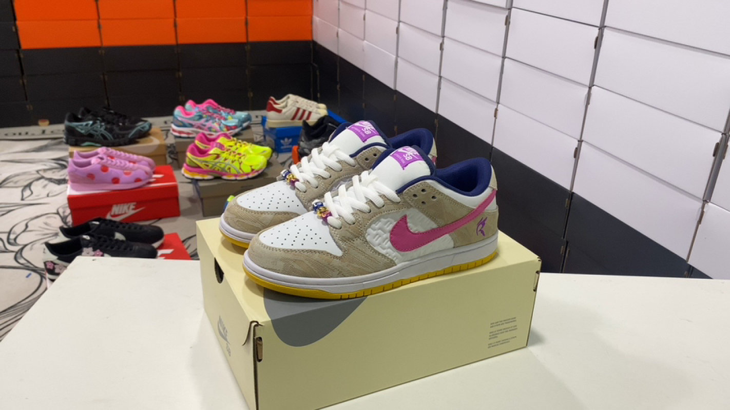 Nike Dunk Low Retro Beige Pink White Skateboard Shoe