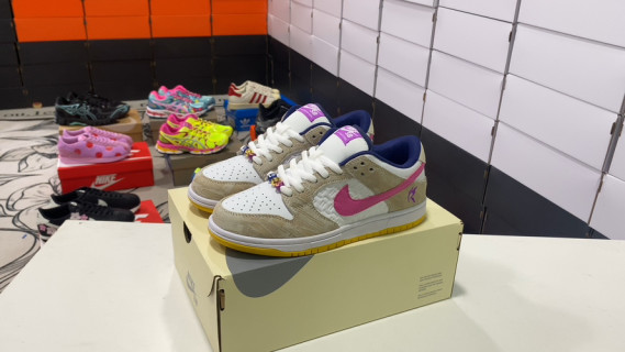 Nike Dunk Low Retro Beige Pink White Skateboard Shoe