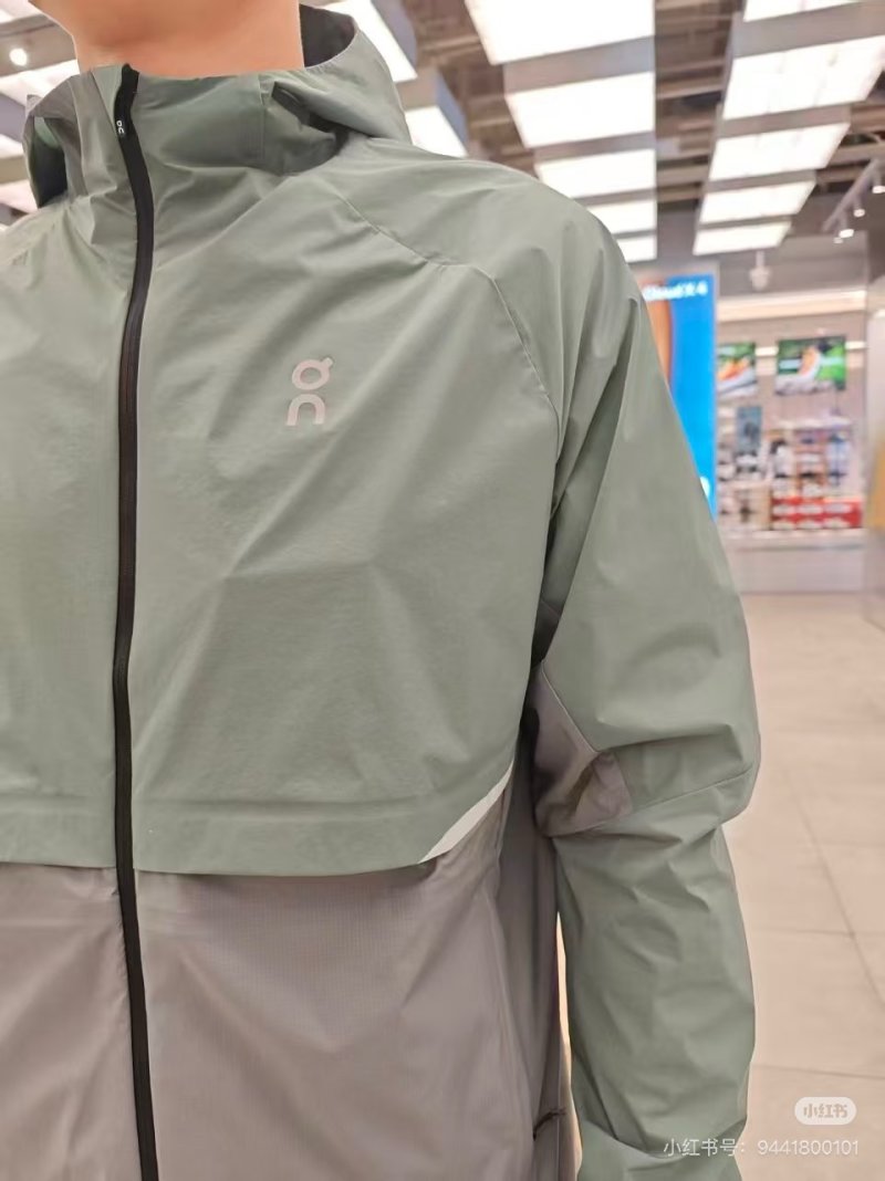On Running Colorblock Windbreaker Sage Green Grey Black view