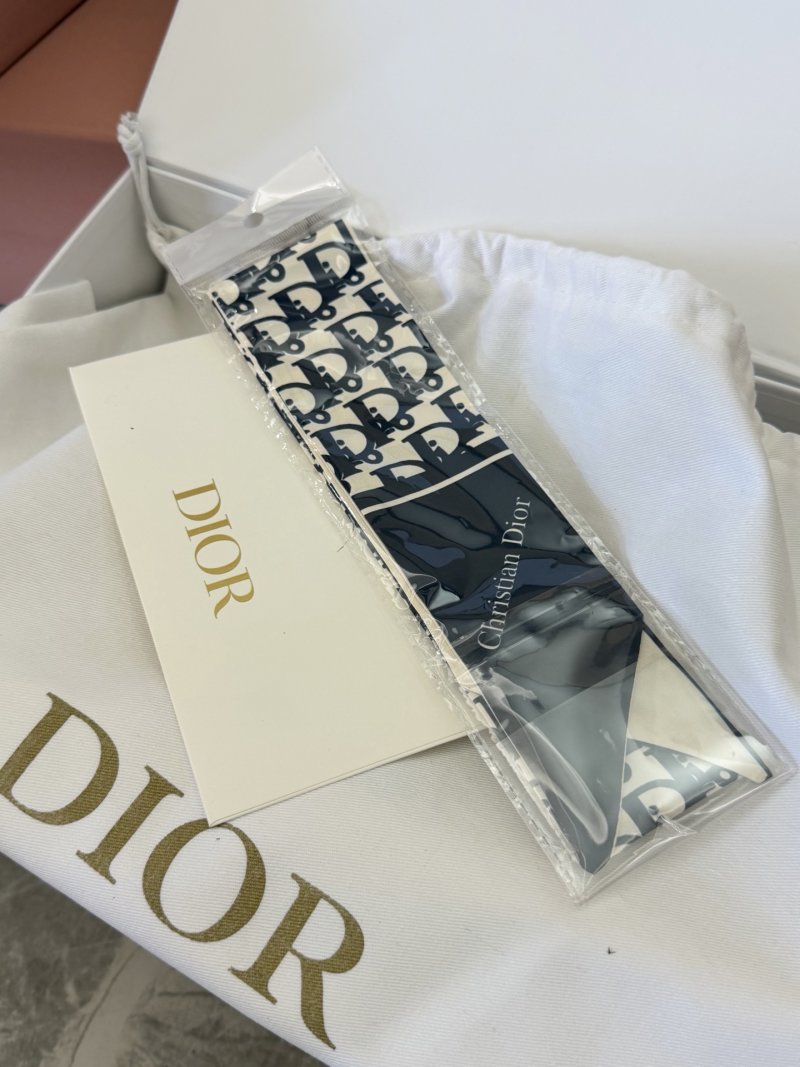 Dior Toujours Quilted Tote Bag Black view