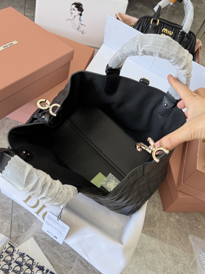 Dior Toujours Quilted Tote Bag Black view