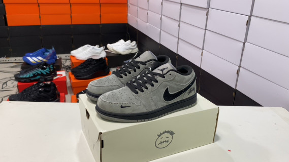 Jordan Air Jordan 1 Low Grey Black Casual Sneaker