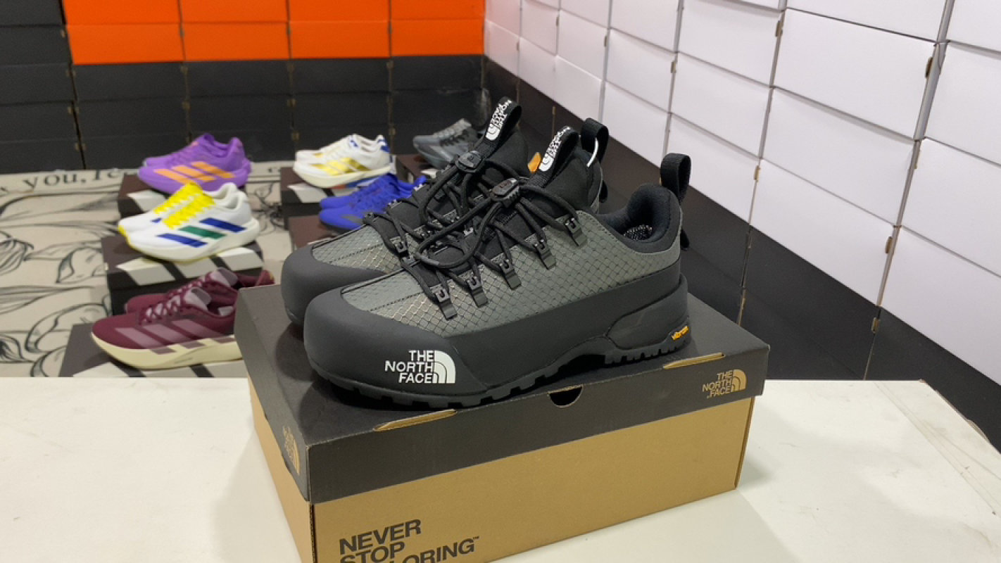 The North Face Glenclyffe Low Grey Black Hiking Shoe