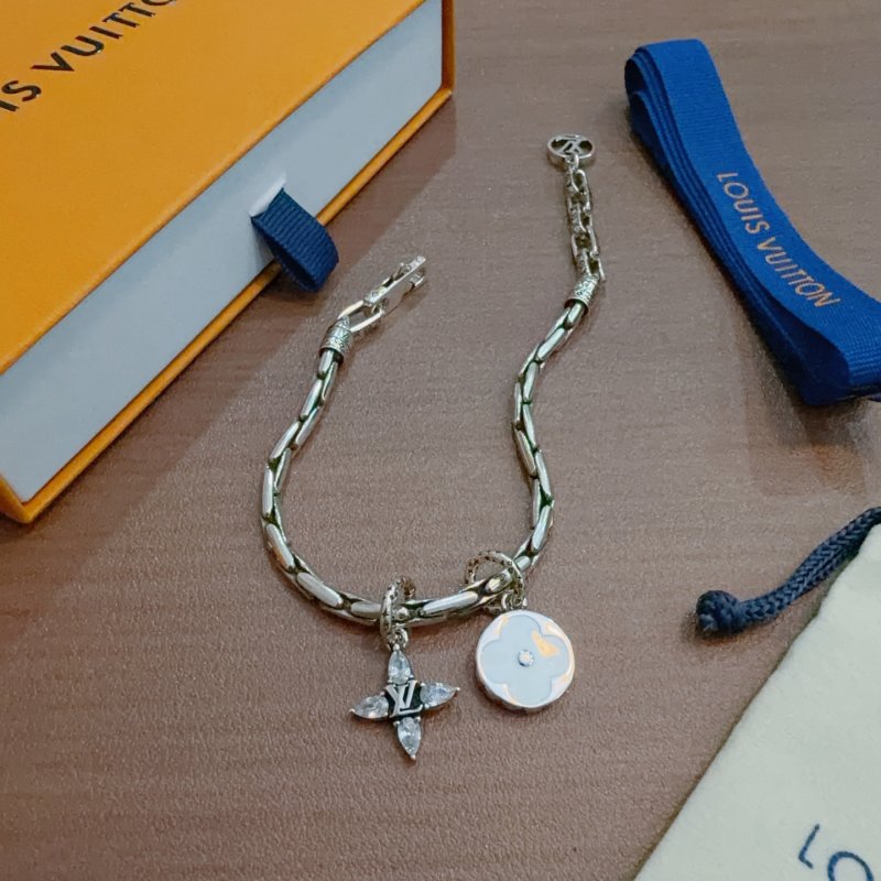 Louis Vuitton LV Chain Bracelet Silver Charm - Replica UA view