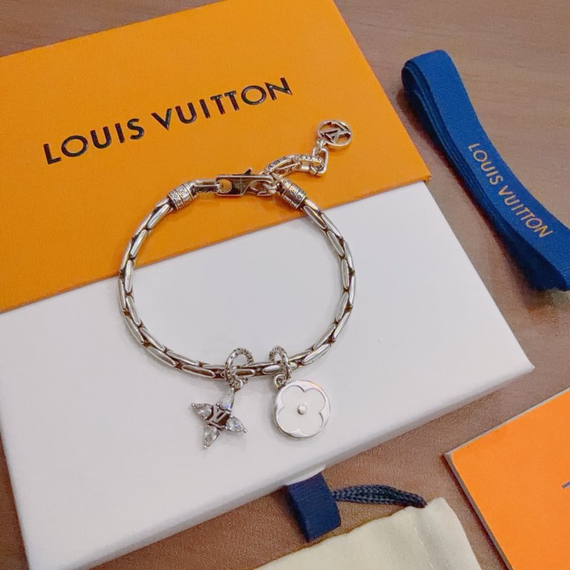 Louis Vuitton LV Chain Bracelet Silver Charm - Replica UA view