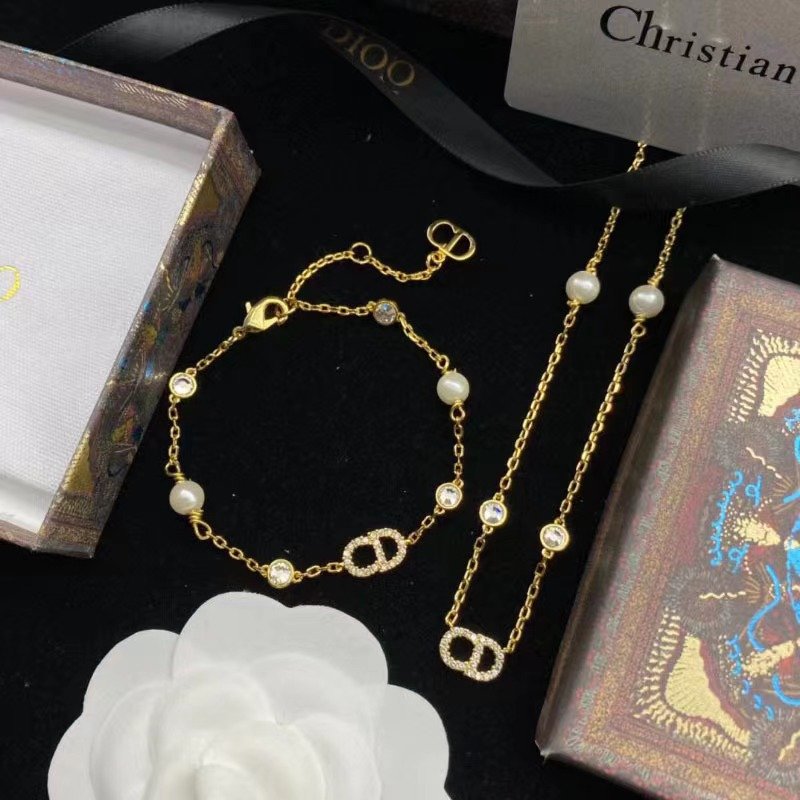 Dior CD Letter Pearl Crystal Bracelet Gold view