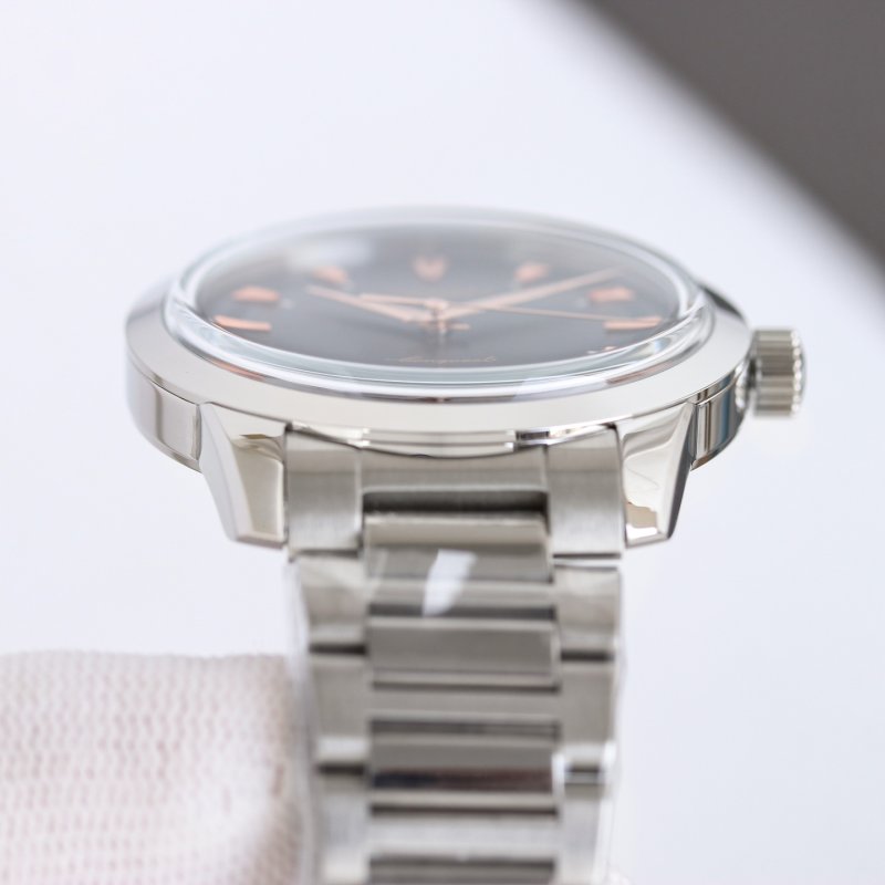 Longines Conquest Classic 1959 Replica Watch Silver Gold Dial view