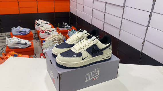 Nike Air Force 1 '07 Low Cream Navy Colorway