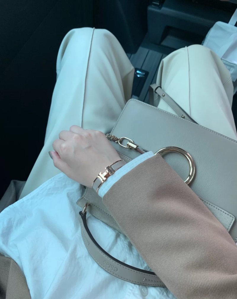 Hermès Enamel Bangle Light Grey UA Replica view