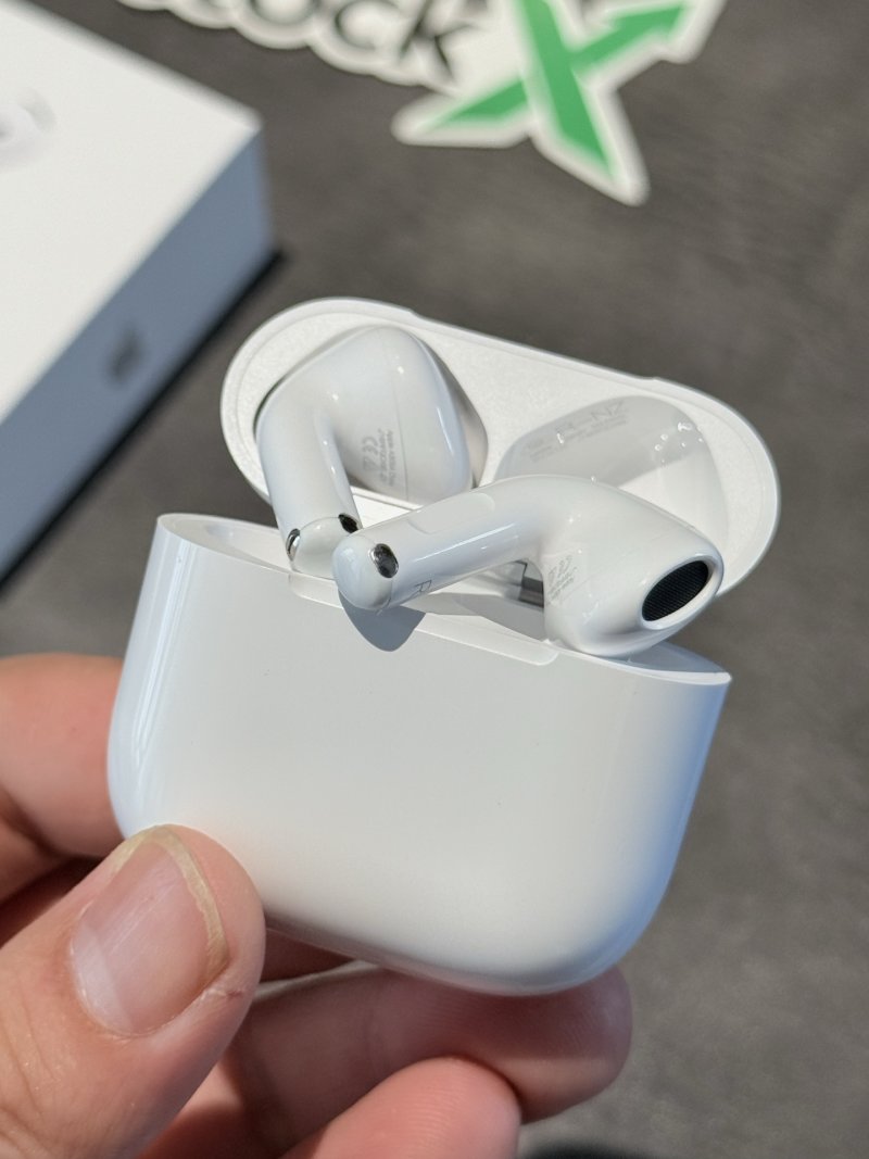 Apple AirPods 4 Noise Cancellation UA Replica view