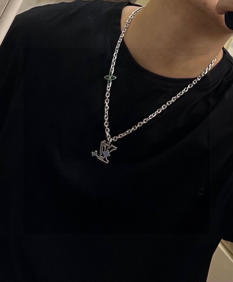 Louis Vuitton LV Monogram Silver Chain Necklace Replica view