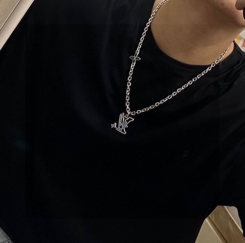 Louis Vuitton LV Monogram Silver Chain Necklace Replica view
