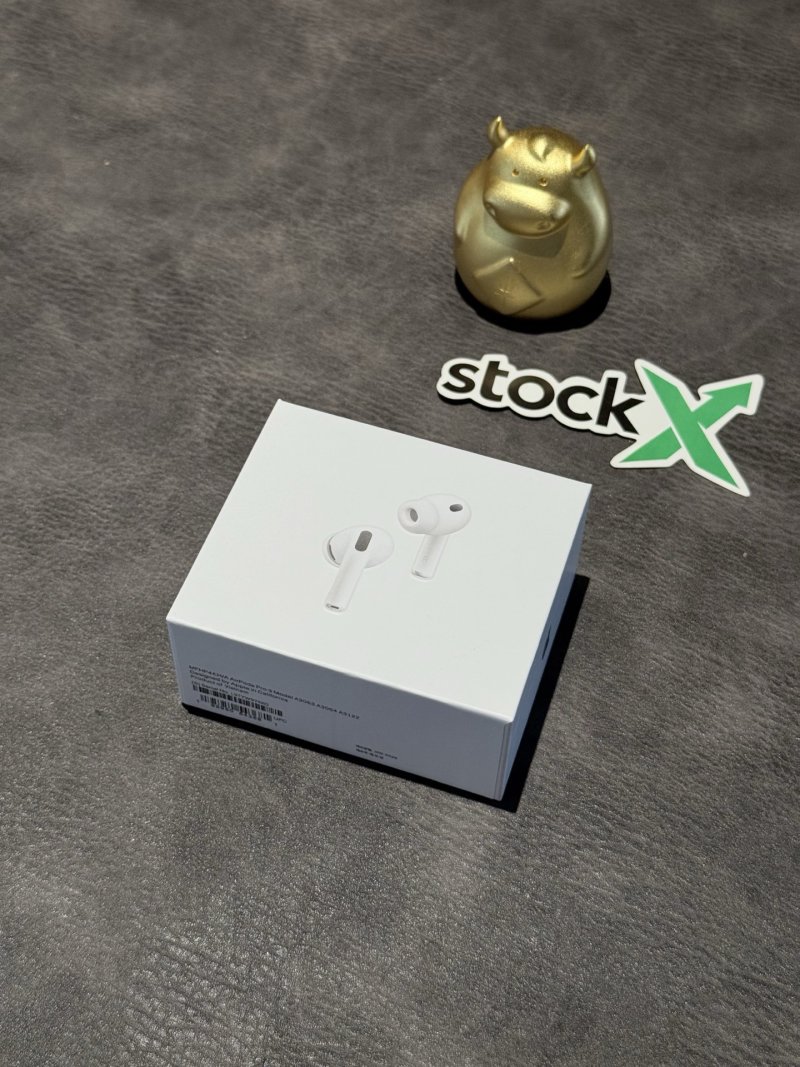 Apple AirPods Pro 3 Gen 8 Replica - White view