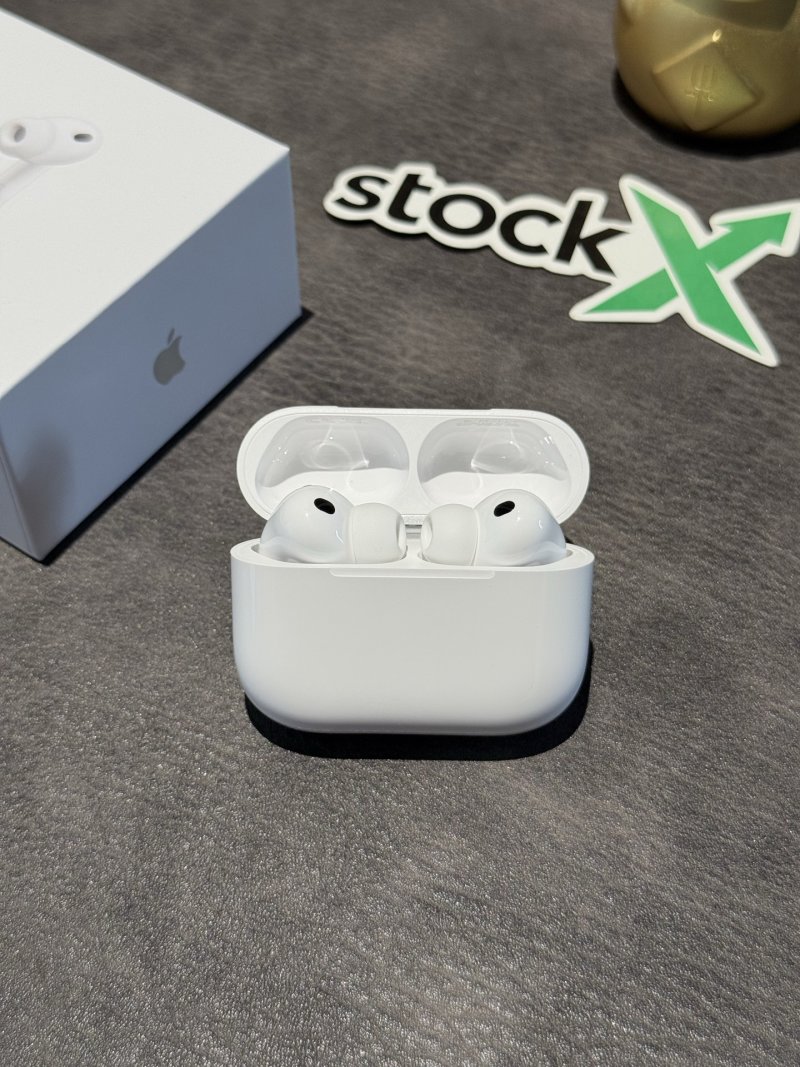 Apple AirPods Pro 3 Gen 8 Replica - White view